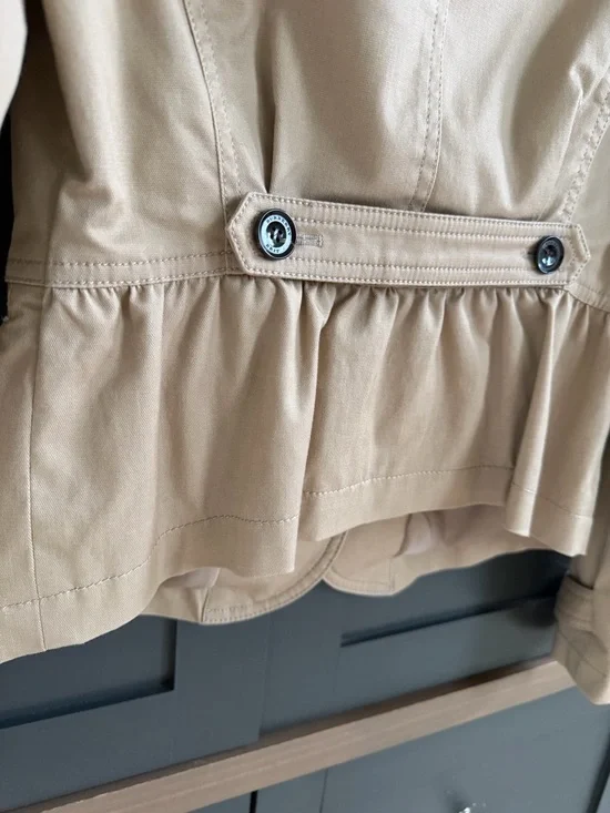 Burberry Women's Beige Tailored Peplum Jacket 6 - Picture 10 of 12